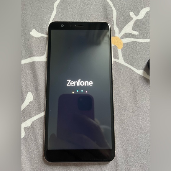 ASUS Zenfone Max Plus M1 - Picture 2 of 4